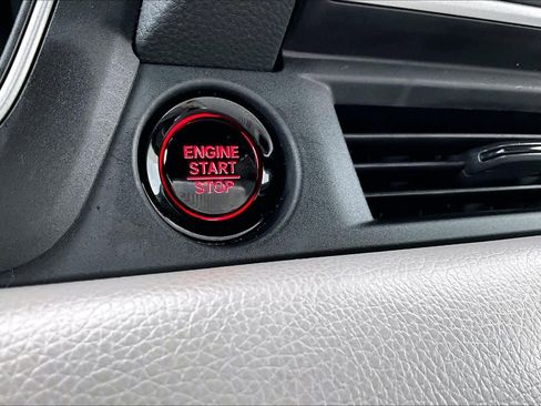 Used 2025 Honda Pilot EX-L image 33