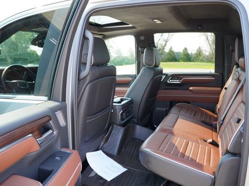 Used 2025 GMC Sierra 3500 Denali Ultimate AWD/4WD image 18