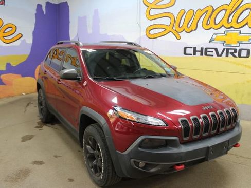 Used 2016 Jeep Cherokee Trailhawk w/ Leather Interior Group AWD/4WD image 2
