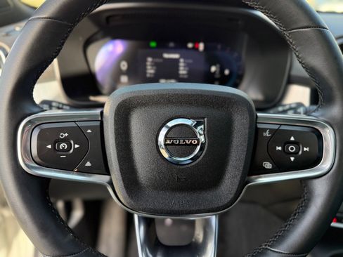 Used 2024 Volvo XC40 B5 Core AWD/4WD image 36