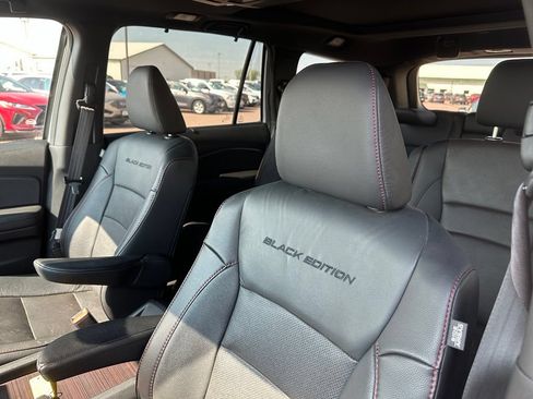 Used 2022 Honda Pilot Black Edition image 3