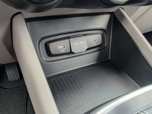 Used 2024 Hyundai Venue SEL FWD image 27