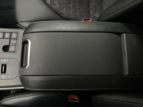 Used 2024 Toyota Highlander XLE image 21