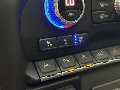 Used 2019 GMC Sierra 1500 AT4 w/ Off Road Performance Package AWD/4WD image 6