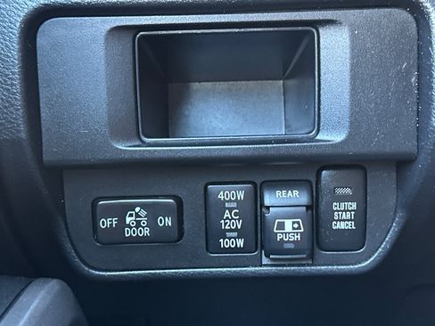 Used 2017 Toyota Tacoma TRD Sport w/ Premium & Technology Package AWD/4WD image 38