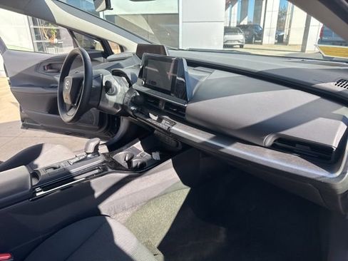 Used 2025 Toyota Prius LE image 31