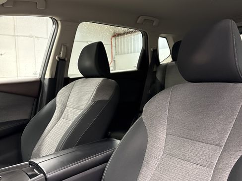 Used 2023 Nissan Rogue SV image 5