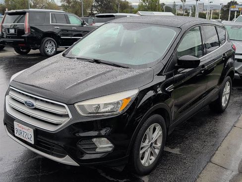 Used 2019 Ford Escape SE image 2