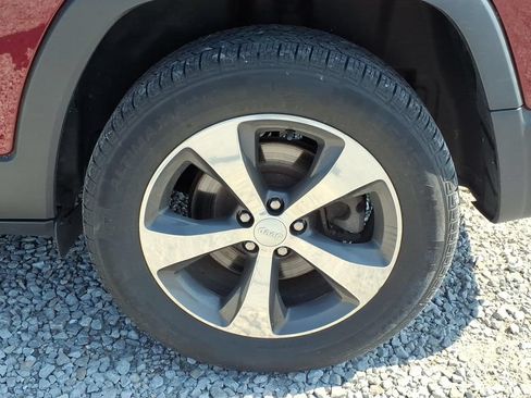 Used 2020 Jeep Cherokee Limited AWD/4WD image 16