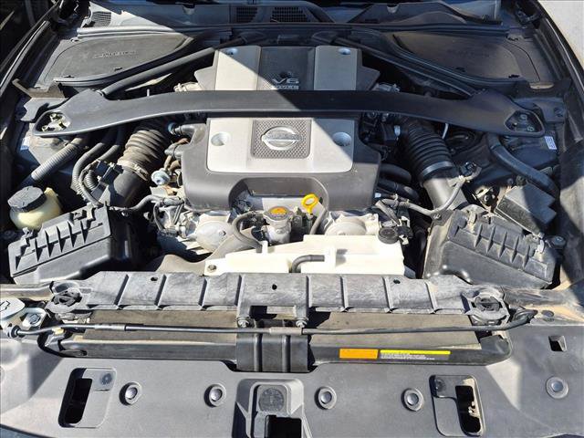 Used 2011 Nissan 370Z Roadster RWD image 19
