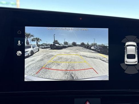 Used 2024 Hyundai Elantra Limited image 27