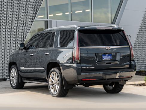 Used 2020 Cadillac Escalade Luxury image 4
