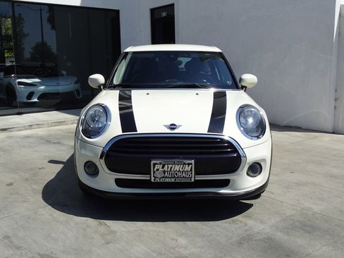 Used 2020 MINI Cooper 4-Door Hardtop image 2