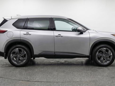 Used 2025 Nissan Rogue SV image 11
