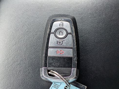 Used 2023 Ford Explorer XLT AWD/4WD image 30