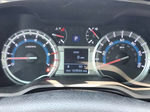Used 2015 Toyota 4Runner SR5 AWD/4WD image 29