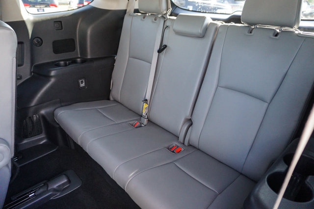 Used 2021 Toyota Highlander XLE FWD image 19