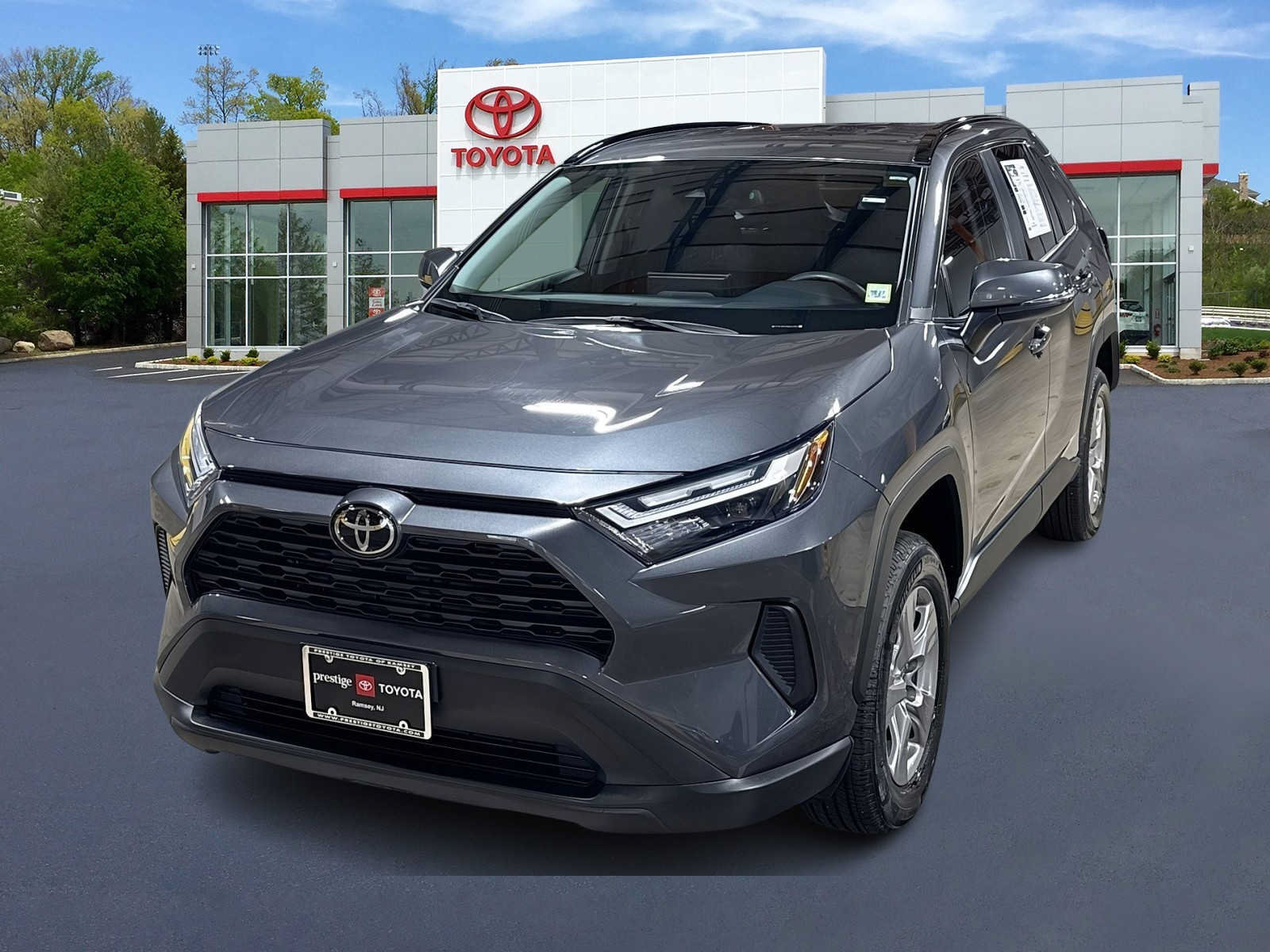 Certified 2025 Toyota RAV4 XLE AWD/4WD image 1