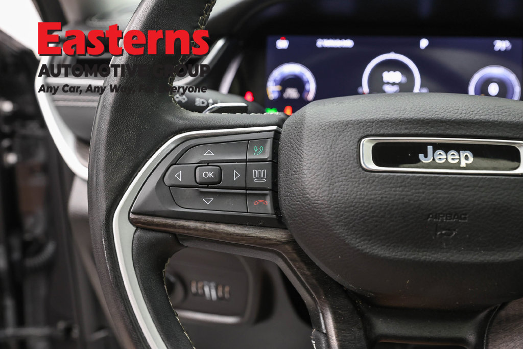 Used 2023 Jeep Grand Cherokee Limited AWD/4WD image 16