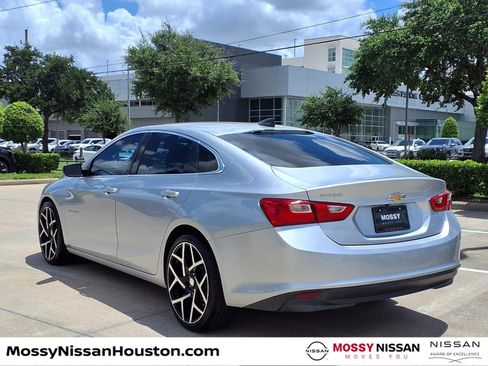 Used 2018 Chevrolet Malibu LS w/ LPO, Convenience Package 2 FWD image 2