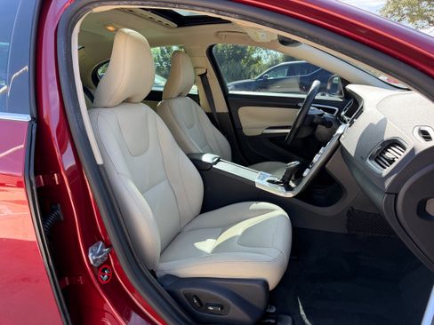Used 2016 Volvo S60 T5 Premier w/ Convenience Package FWD image 9