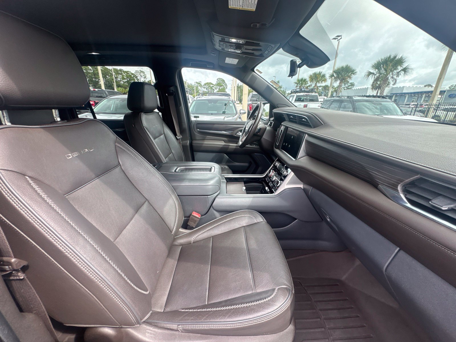 Used 2022 GMC Yukon XL Denali w/ Denali Premium Package AWD/4WD image 14