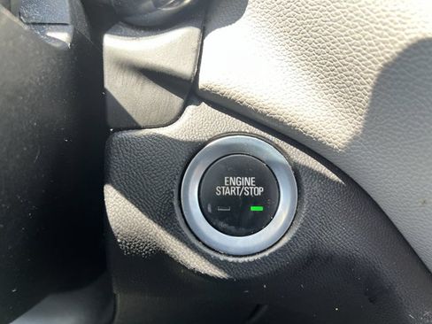 Used 2019 Chevrolet Equinox LT FWD image 17