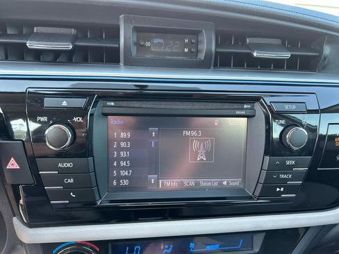 Used 2015 Toyota Corolla LE FWD image 14