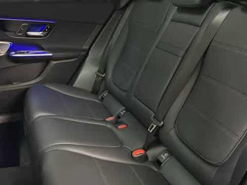 Used 2025 Mercedes-Benz GLC 300 4MATIC image 31