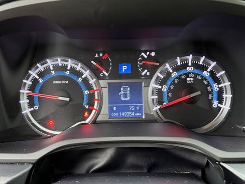 Used 2019 Toyota 4Runner SR5 AWD/4WD image 22