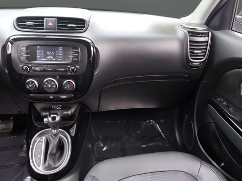 Used 2016 Kia Soul ! FWD image 15
