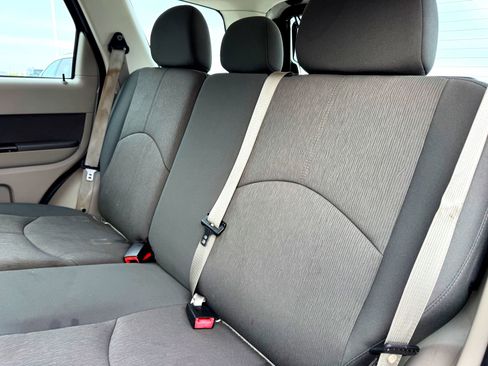 Used 2011 MAZDA Tribute i Sport image 17