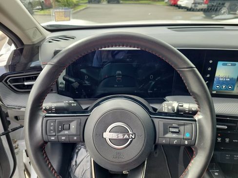 Used 2025 Nissan Kicks SR FWD image 24