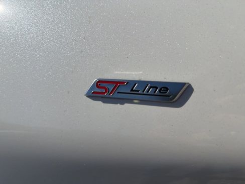 Used 2025 Ford Explorer ST-Line w/ ST-Line Street Pack image 8