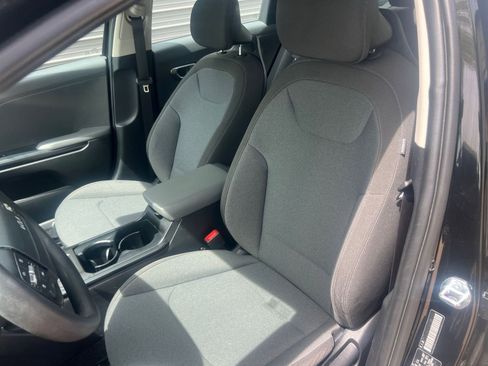 Used 2025 Kia K4 LXS image 32