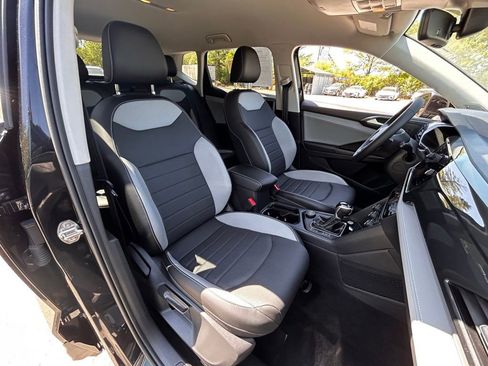 Used 2022 Volkswagen Taos SEL image 25