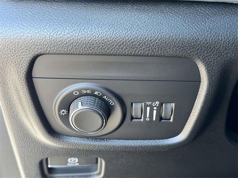 New 2025 Jeep Grand Cherokee Altitude image 8