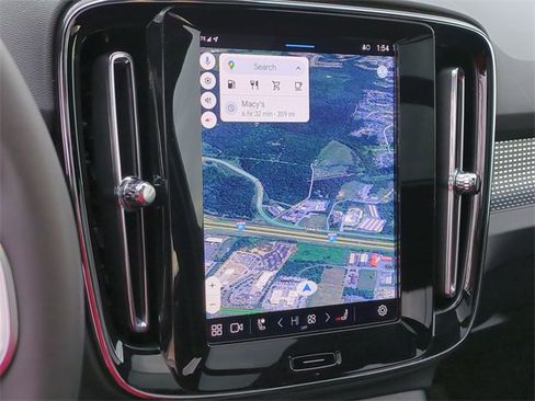 Used 2025 Volvo XC40 B5 Plus image 11