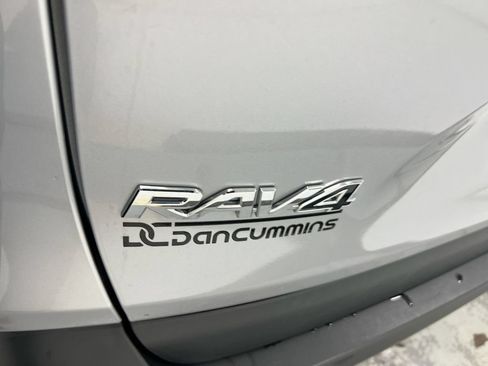 Used 2022 Toyota RAV4 XLE AWD/4WD image 25
