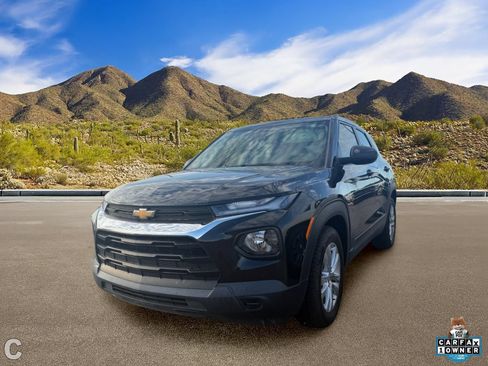Used 2023 Chevrolet TrailBlazer LS FWD image 2