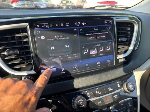 Used 2023 Chrysler Pacifica Touring-L FWD image 43
