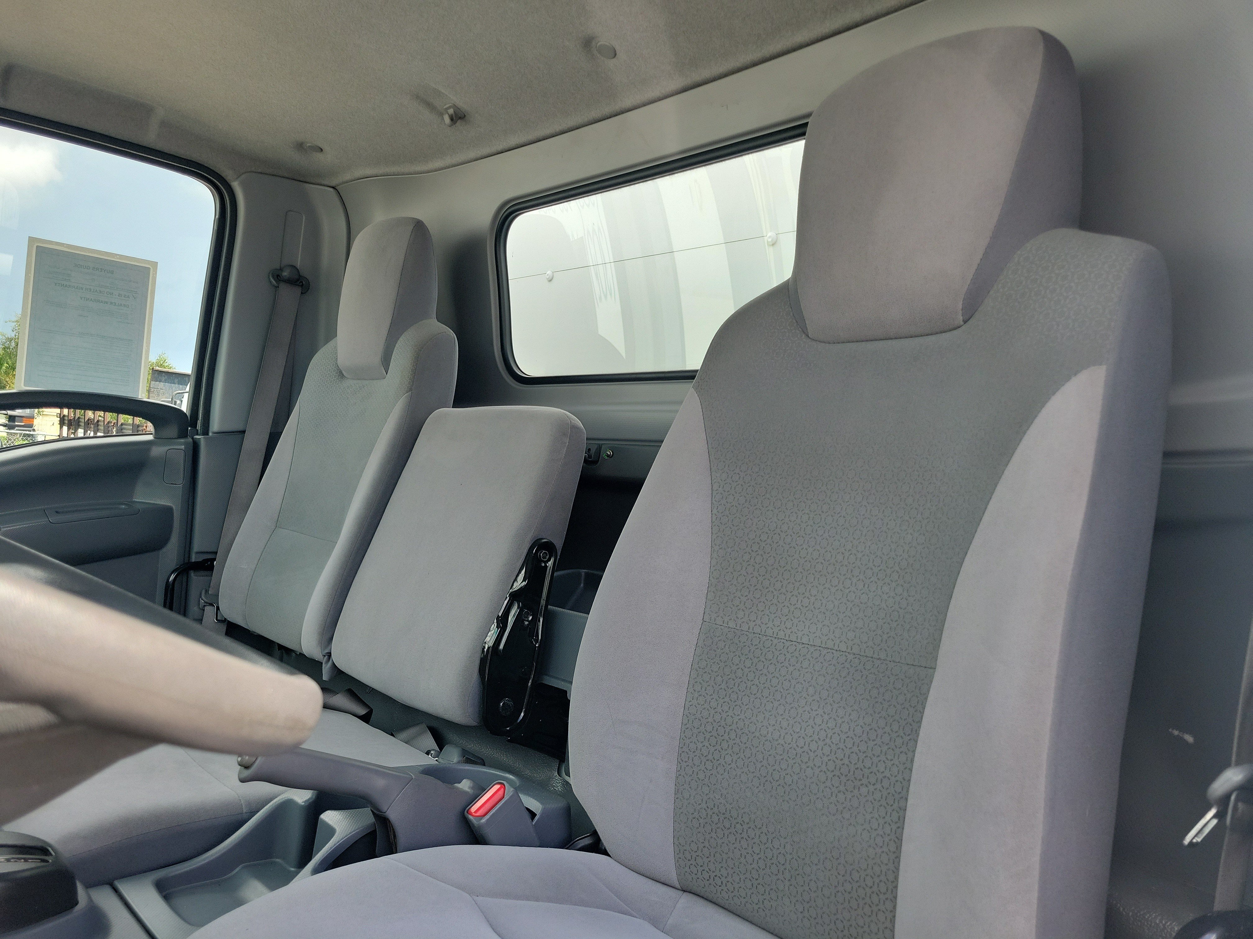 Used 2021 Isuzu NPR RWD image 23