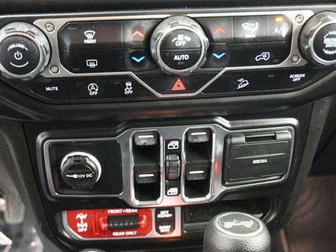 Used 2021 Jeep Wrangler Unlimited Rubicon AWD/4WD image 18
