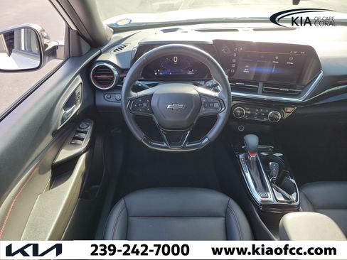 Used 2024 Chevrolet Trax RS w/ Sunroof Package FWD image 16