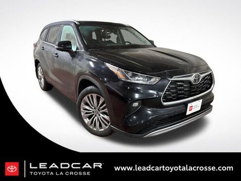 Used 2024 Toyota Highlander Platinum image 1