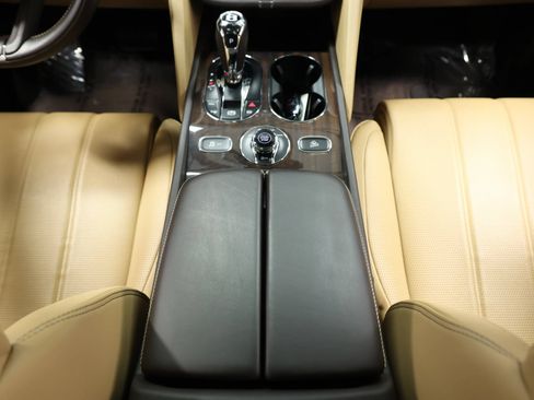 Used 2021 Bentley Bentayga AWD/4WD image 46