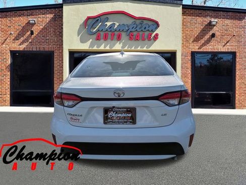 Used 2021 Toyota Corolla LE FWD image 5
