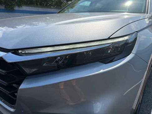 Certified 2025 Honda CR-V EX image 9