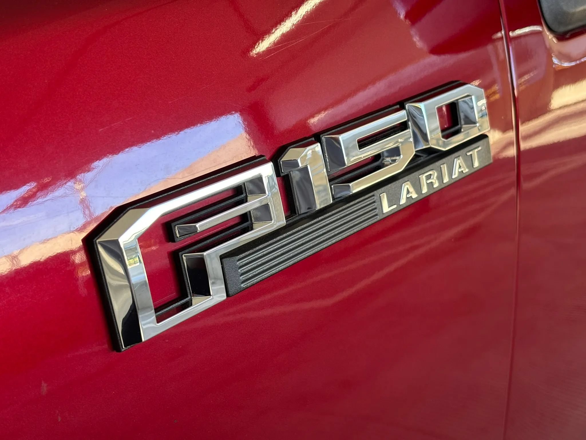 Used 2015 Ford F150 Lariat w/ Equipment Group 502A Luxury AWD/4WD image 12
