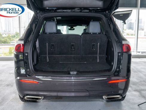 Used 2024 Buick Enclave Essence w/ Technology Package FWD image 9
